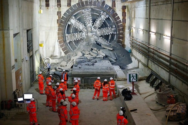 Crossrail: To μεγαλύτερο και πιο φιλόδοξο έργο μηχανικής τώρα στην Ευρώπη