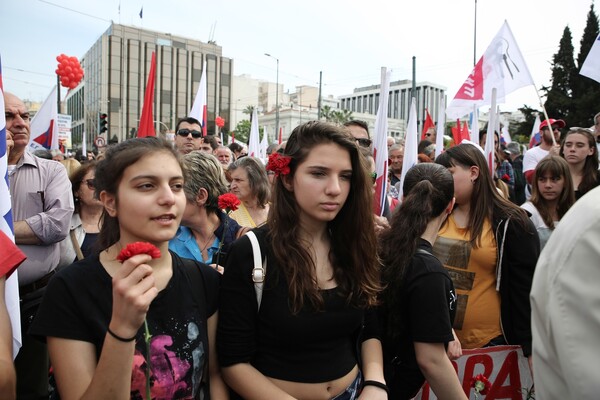 Στους δρόμους τα συνδικάτα - Κλειστό από διαδηλωτές το Σύνταγμα