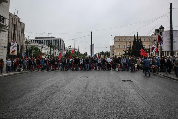 Στους δρόμους τα συνδικάτα - Κλειστό από διαδηλωτές το Σύνταγμα