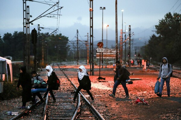 Οι επιθέσεις στο Παρίσι θα δυσκολέψουν ακόμα περισσότερο τα πράγματα για τους πρόσφυγες στην Ευρώπη.