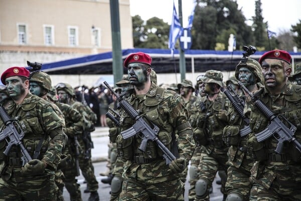 Για πρώτη φορά και drones στην παρέλαση της Αθήνας - Όλες οι φωτογραφίες από το Σύνταγμα