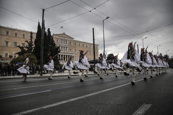 Για πρώτη φορά και drones στην παρέλαση της Αθήνας - Όλες οι φωτογραφίες από το Σύνταγμα