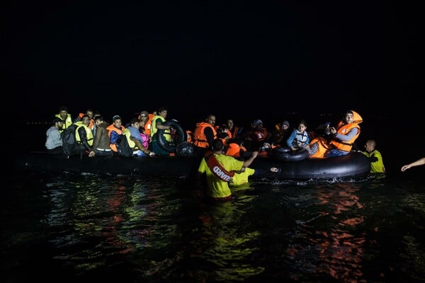 Τα σύνορα κλειστά και χιλιάδες πρόσφυγες και μετανάστες εξακολουθούν να καταφθάνουν στην Ελλάδα