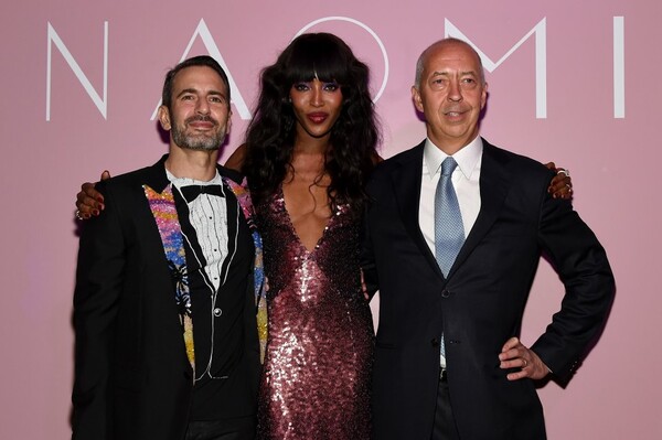 H Naomi Campbell, το πανάκριβο βιβλίο στο σχήμα μπούστου και μια στρατιά διασημότητες στο πάρτι της Νέας Υόρκης