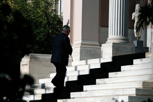 Ευρεία σύσκεψη για το προσφυγικό στο Μαξίμου