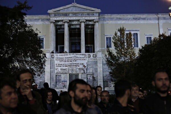 Ένταση στο Πολυτεχνείο με την παρουσία Τσίπρα και μελών της κυβέρνησης