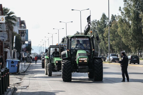 Συμβολική παρουσία των τρακτέρ έξω από τη Βουλή ζητούν οι αγρότες