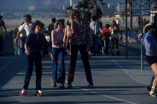 Κάνοντας rollerskating στη Βενετία της Αμερικής