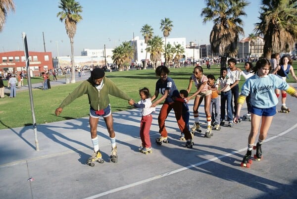 Κάνοντας rollerskating στη Βενετία της Αμερικής