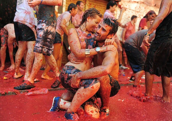 La Tomatina! Μέσα στη γιορτή της ντομάτας στη Buñol