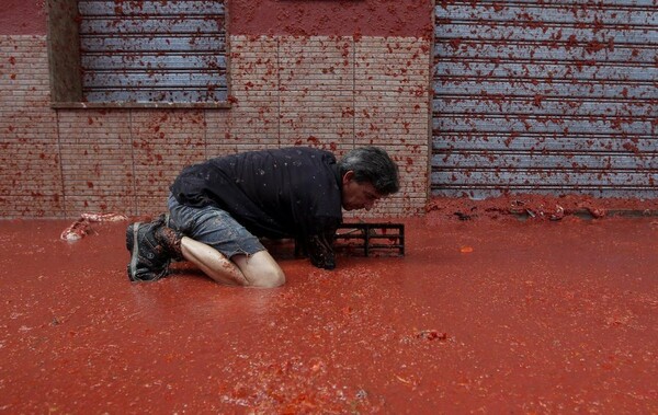 La Tomatina! Μέσα στη γιορτή της ντομάτας στη Buñol