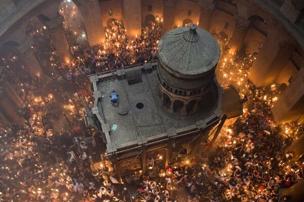 Έλληνες επιστήμονες αποκάλυψαν την «ταφική πλάκα του Ιησού» στο Ναό του Πανάγιου Τάφου