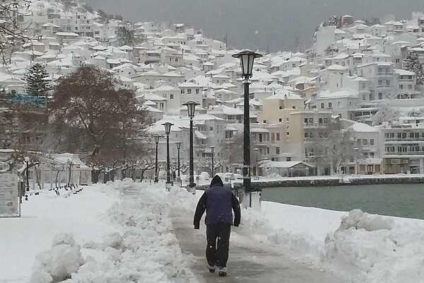 Πρωτόγνωρες οι εικόνες σε Σκόπελο και Αλόννησο