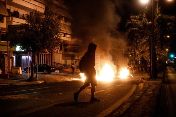 Με επεισόδια αμαυρώθηκε η πορεία μνήμης για τον Παύλο Φύσσα