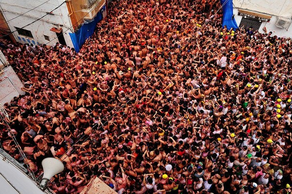 La Tomatina! Μέσα στη γιορτή της ντομάτας στη Buñol