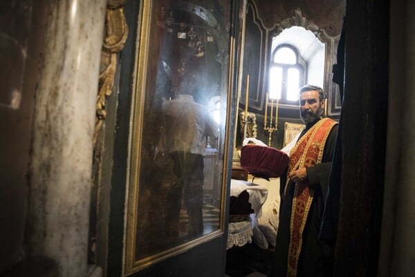 30 φωτογραφίες από το προσκύνημα χιλιάδων πιστών στην Τήνο