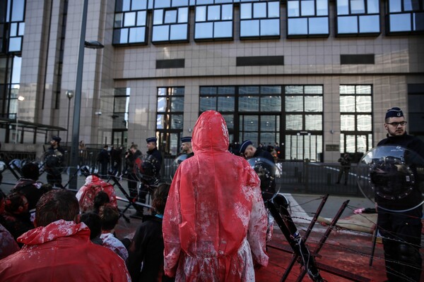 Επεισόδια και διαδηλώσεις για την υπογραφή της CETA στις Βρυξέλλες