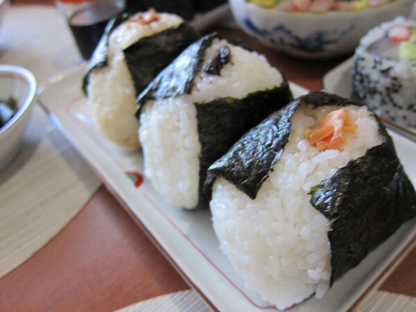 Ιαπωνία: 28χρονος πνίγηκε τρώγοντας μπάλες ρυζιού σε διαγωνισμό φαγητού