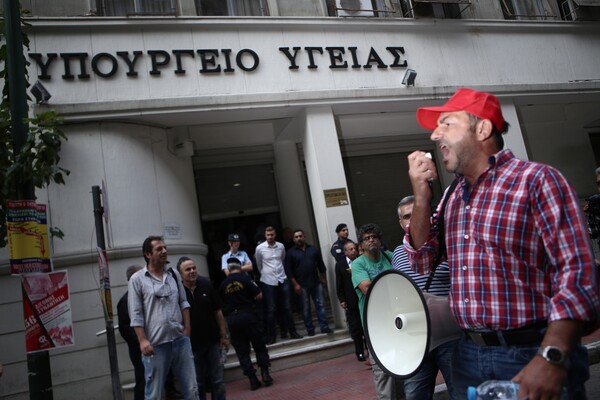 «Ξενύχτησαν» έξω από το υπουργείο Υγείας οι νοσηλευτές