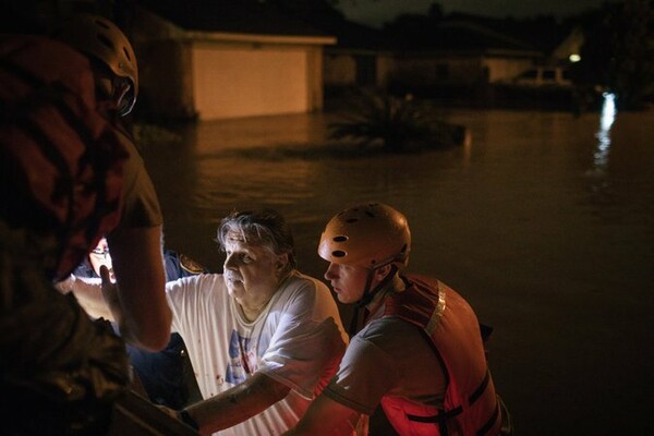 60 εικόνες από τον τυφώνα Harvey, που δείχνουν όλες τις πτυχές της καταστροφής