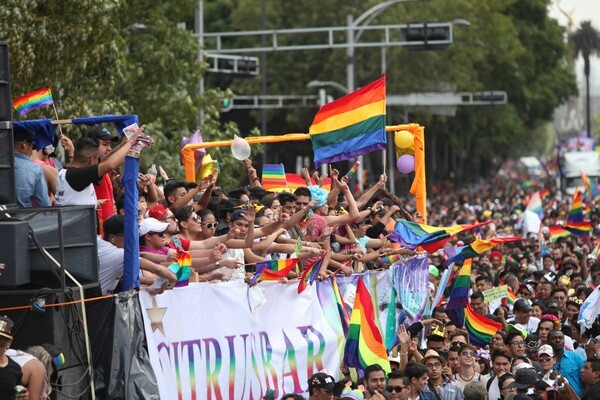 Υπερηφάνεια και αγάπη - 20 φωτογραφίες από τα Pride του κόσμου