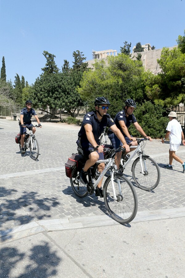 Γίναμε Ευρώπη; Περιπολίες με ποδήλατα στα αξιοθέατα της Αθήνας