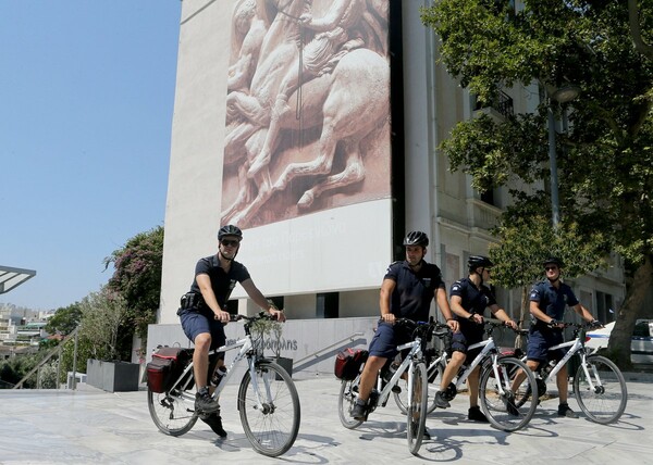 Γίναμε Ευρώπη; Περιπολίες με ποδήλατα στα αξιοθέατα της Αθήνας