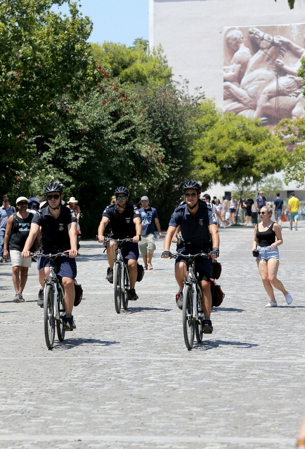 Γίναμε Ευρώπη; Περιπολίες με ποδήλατα στα αξιοθέατα της Αθήνας