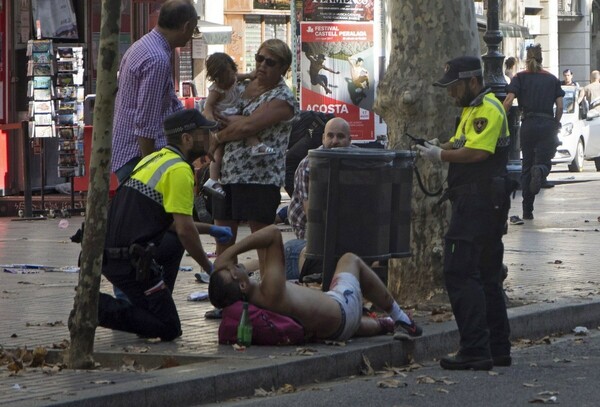 14 νεκροί και πάνω από 100 τραυματίες από την τρομοκρατική επίθεση στην Βαρκελώνη