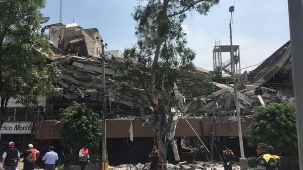 Δεκάδες νεκροί από τα 7,1 Ρίχτερ στο Μεξικό - Κτίρια κατέρρευσαν και ξέσπασαν πυρκαγιές
