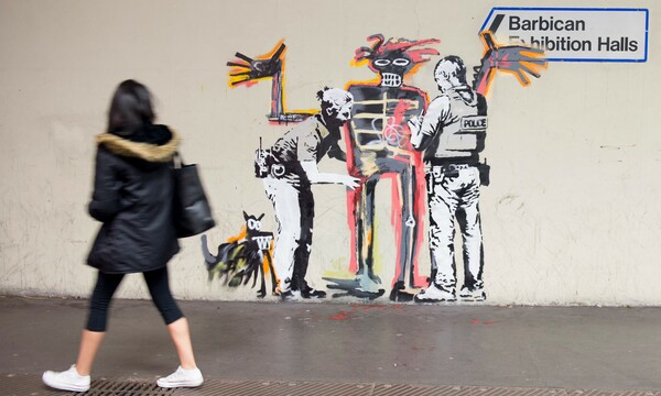 O Banksy «ξαναχτύπησε» με δύο εντυπωσιακά έργα που τιμούν τον Ζαν Μισέλ Μπασκιά