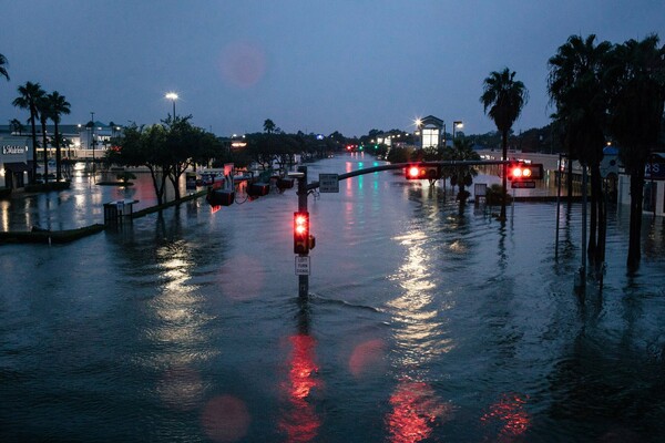 60 εικόνες από τον τυφώνα Harvey, που δείχνουν όλες τις πτυχές της καταστροφής