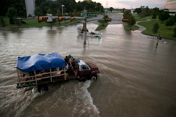 60 εικόνες από τον τυφώνα Harvey, που δείχνουν όλες τις πτυχές της καταστροφής