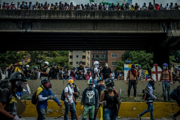 Έκρυθμη η κατάσταση στη Βενεζουέλα - Νεκροί σε διαδηλώσεις