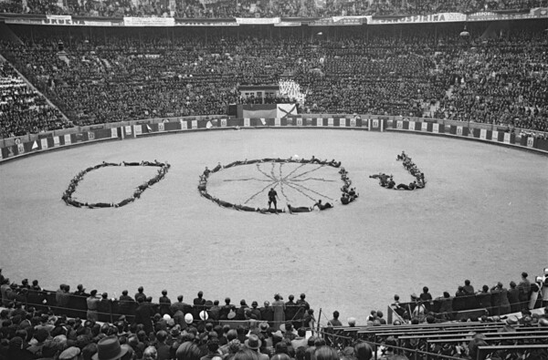 Perez de Rosas. 2.Τα πρώτα χρόνια της δικτατορίας του Φράνκο.