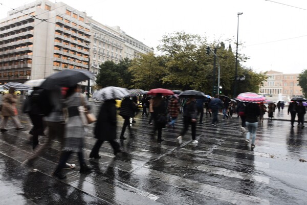 Αλλάζει πάλι το σκηνικό του καιρού - Πού θα βρέξει και πού αναμένονται ισχυροί νοτιάδες και σκόνη