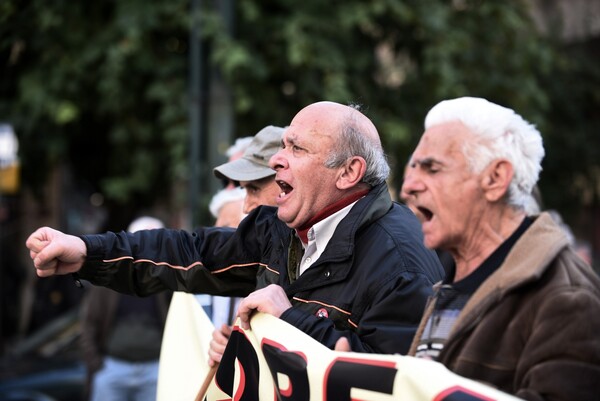 «Κουτσουρεμένα» τα αναδρομικά στους συνταξιούχους λόγω λάθους