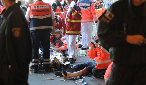 Το φονικό Love Parade του Duisburg: Χιλιάδες παγιδεύτηκαν σε τούνελ και μετά η κατάσταση ξέφυγε με πανικό και ποδοπάτημα