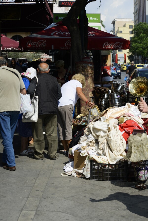 Καταγγελία από αγανακτισμένους πολίτες για το «γκέτο των περιπτέρων και μαγαζιών» της Αθήνας