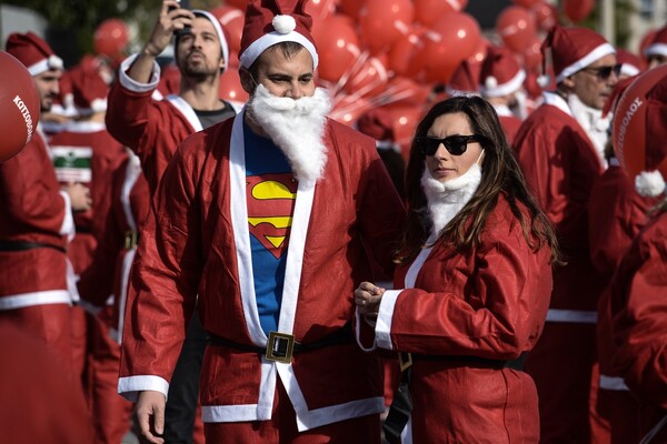 15 φωτογραφίες από το φετινό Santa Run στη Γλυφάδα