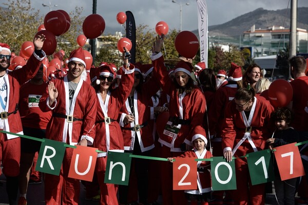 15 φωτογραφίες από το φετινό Santa Run στη Γλυφάδα