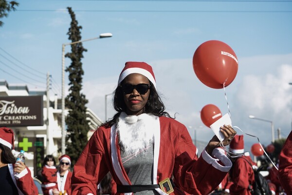 15 φωτογραφίες από το φετινό Santa Run στη Γλυφάδα