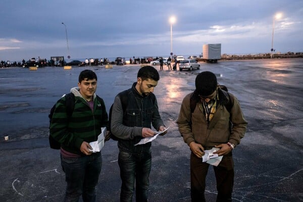 Σχεδόν ένας στους δύο Σύρους πρόσφυγες στην Ελλάδα διέκοψε τις σπουδές του λόγω του πολέμου στη χώρα του