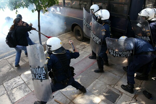 Επεισόδια και χημικά στο πανεκπαιδευτικό συλλαλητήριο στο κέντρο της Αθήνας