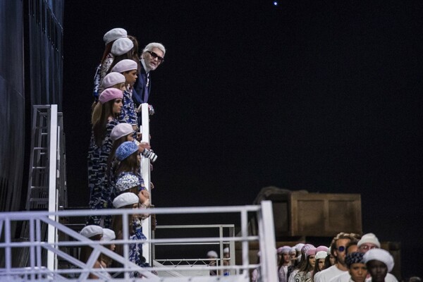 Το υπερθέαμα της Chanel Cruise 2018 - Ο διάσημος οίκος έστησε ένα γιγάντιο πλοίο μέσα στο Grand Palais