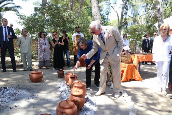 Στον αρχαιολογικό χώρο της Κνωσού Κάρολος και Καμίλα - Δήλωσαν λάτρεις του Μινωικού πολιτισμού