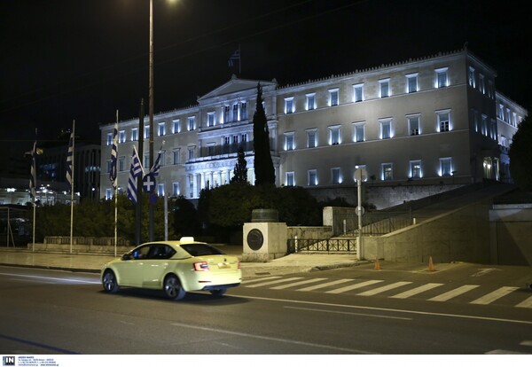 Η Ακρόπολη, η Βουλή και η Στέγη σκοτείνιασαν για την Ώρα της Γης