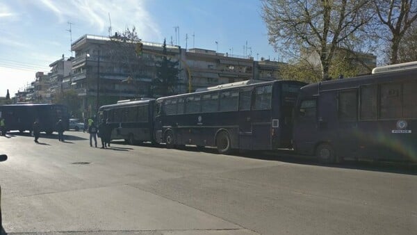 Φρούριο η Τούμπα - Δείτε το δίχτυ που έβαλαν στο γήπεδο και πώς αποθέωσαν τον ΠΑΟΚ