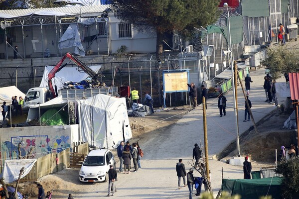 Καταστροφές στη Μόρια από μετανάστες μετά από απόρριψη ασύλου