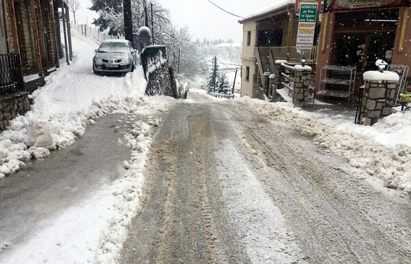 Προβλήματα από την χιονόπτωση στη Δυτική Ελλάδα